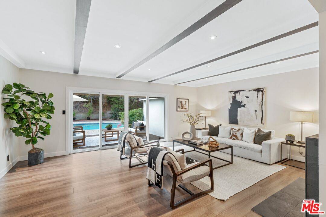 Beverly Hills, CA 90210,2279 Coldwater Canyon Dr
