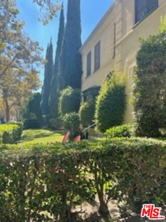 215 N Swall Dr, Beverly Hills, CA 90211