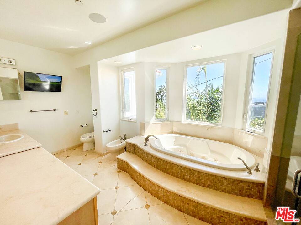 West Hollywood, CA 90046,8765 Appian WAY