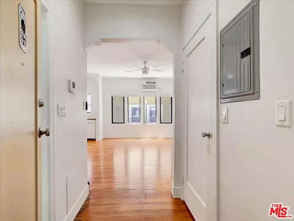 Los Angeles, CA 90027,2050 Dracena Dr