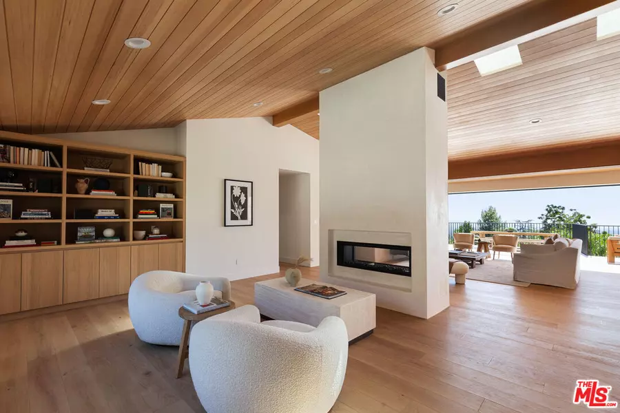 1734 E Loma Alta Dr, Altadena, CA 91001