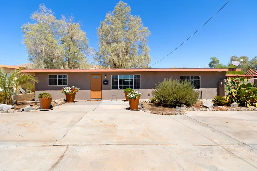 9394 Navajo TRL, Morongo Valley, CA 92256