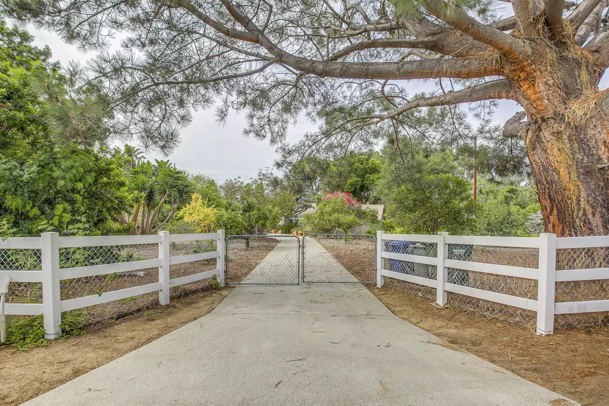 Encinitas, CA 92024,126 Seeman DR