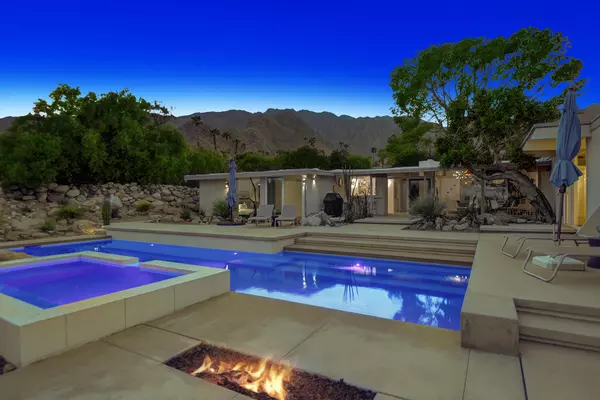 990 W Via Olivera, Palm Springs, CA 92262