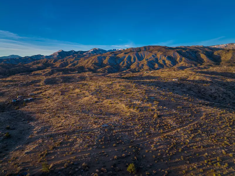 1 Devil'S Gate Pass RD, Pioneertown, CA 92268