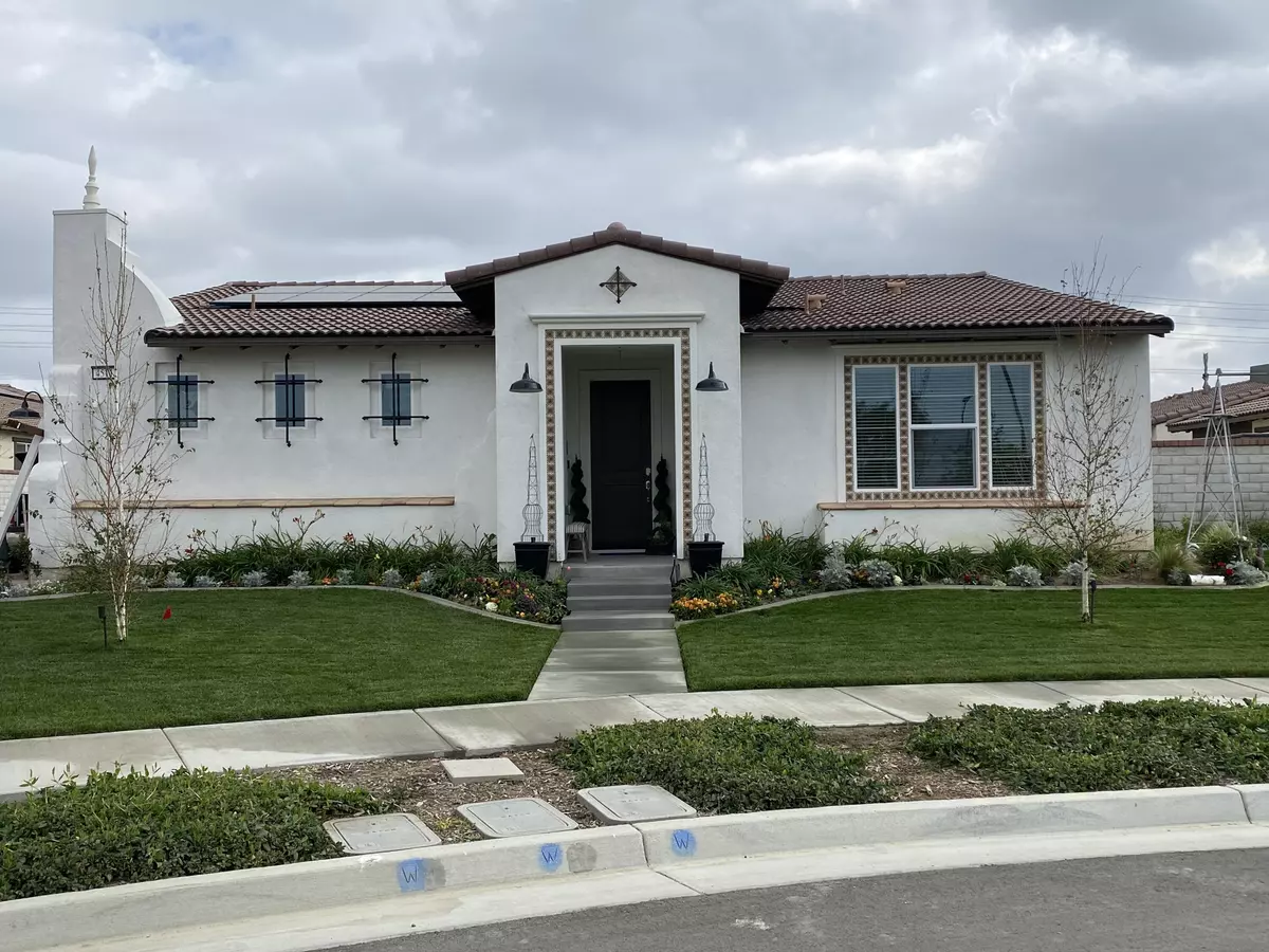 Ontario, CA 91761,4511 S Luna Privado