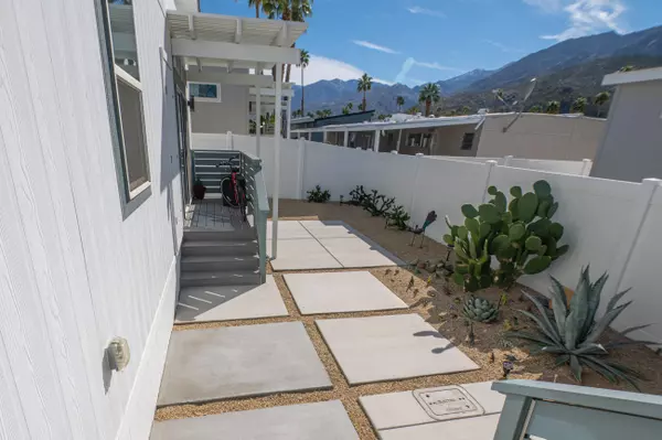 Palm Springs, CA 92264,804 Hila LN