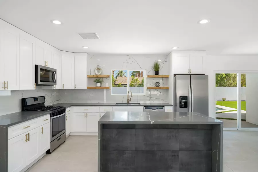 2665 E Vincentia RD, Palm Springs, CA 92262