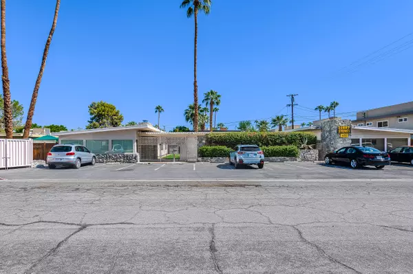 Palm Springs, CA 92264,832 Riverside PL