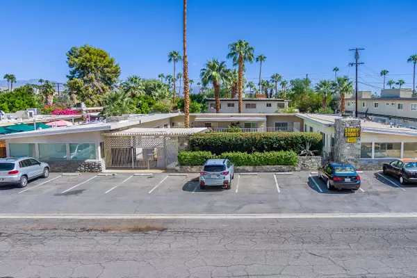 Palm Springs, CA 92264,832 Riverside PL