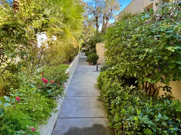 Palm Springs, CA 92262,926 Village SQ