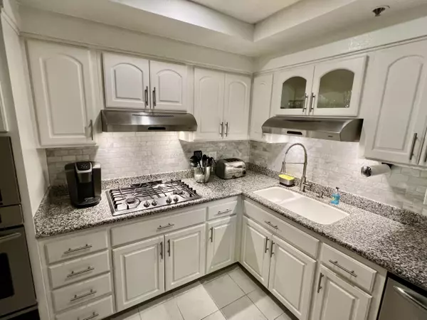 Palm Springs, CA 92262,926 Village SQ