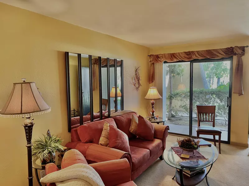 2800 E Los Felices CIR #106, Palm Springs, CA 92262