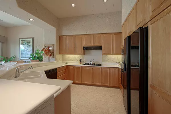 Palm Desert, CA 92211,379 Tomahawk DR