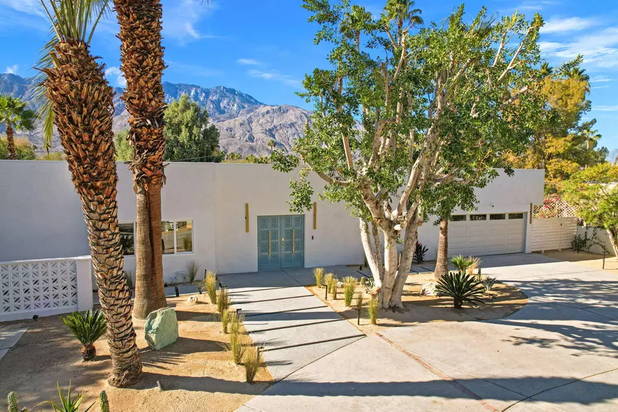 2033 S Araby DR, Palm Springs, CA 92264
