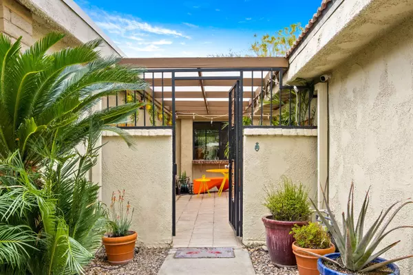 Palm Springs, CA 92264,1023 W Oakcrest DR