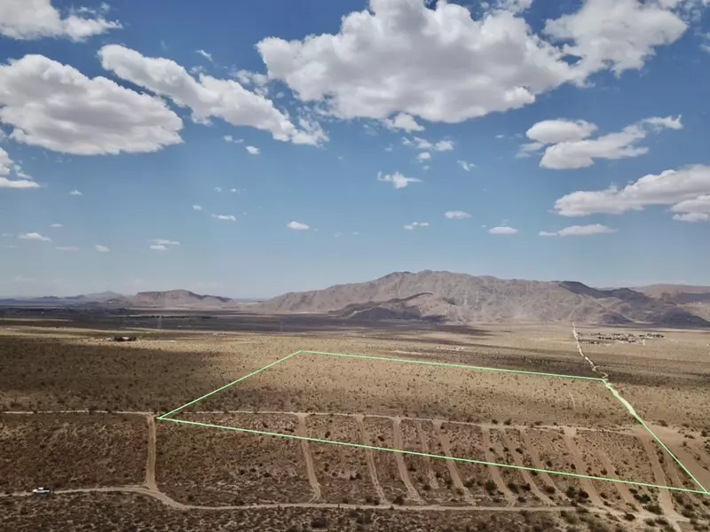 5 Joshua RD, Apple Valley, CA 92308