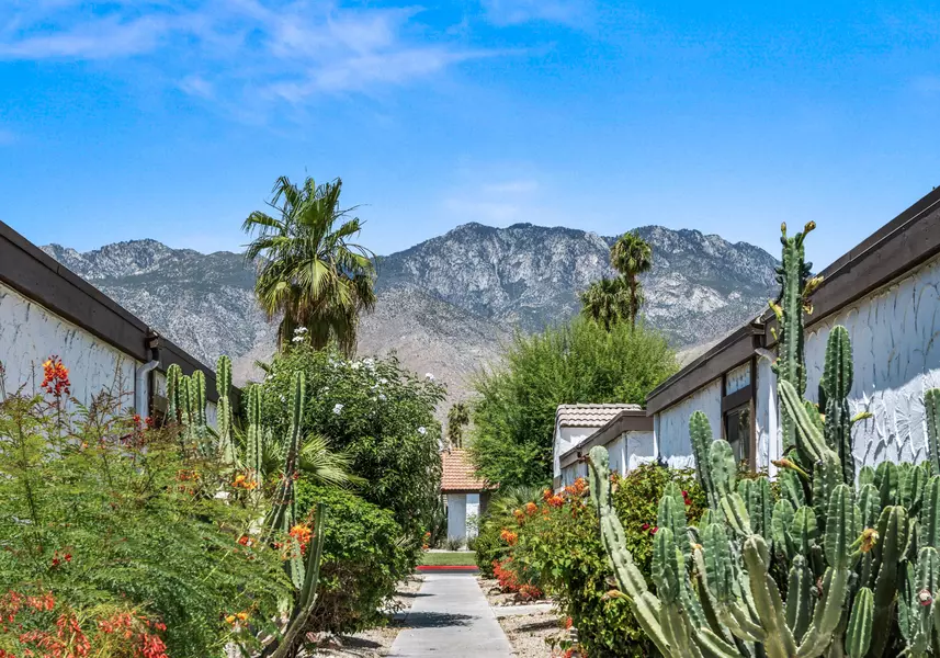 2468 E Miramonte CIR #C, Palm Springs, CA 92264