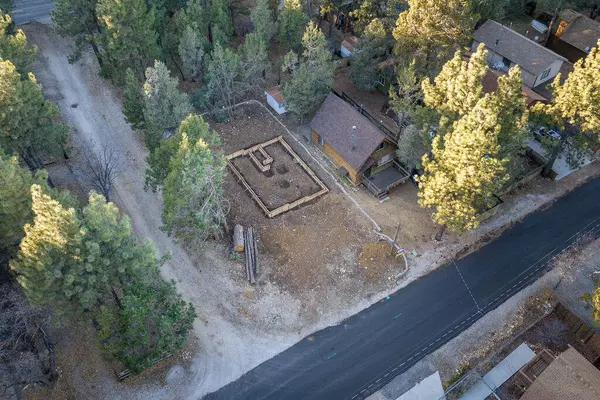 190 Cedar LN, Sugarloaf, CA 92386