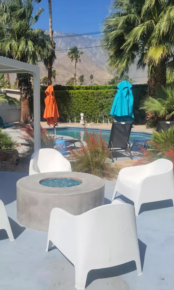 Palm Springs, CA 92262,688 E Spencer DR