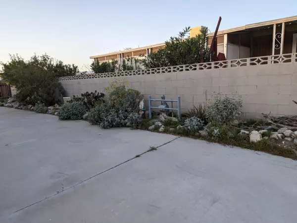 Desert Hot Springs, CA 92241,69411 Poolside DR