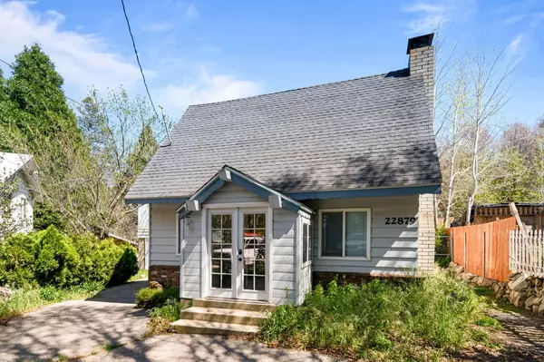 Crestline, CA 92325,22879 Juniper LN