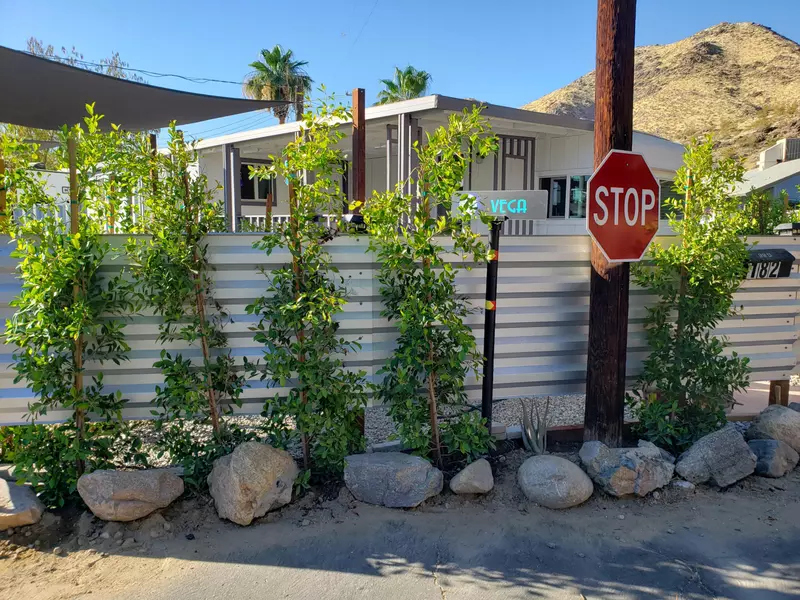 182 Vega ST, Palm Springs, CA 92264