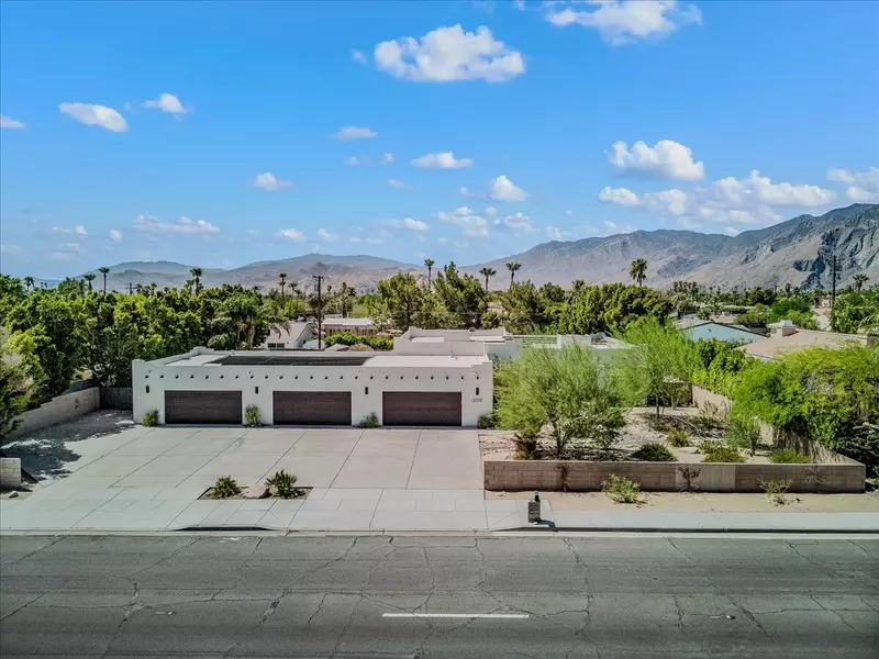 2005 E Racquet Club RD, Palm Springs, CA 92262