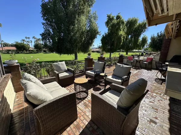 246 Santa Barbara CIR, Palm Desert, CA 92260