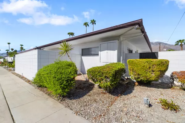 1967 E Tachevah DR, Palm Springs, CA 92262