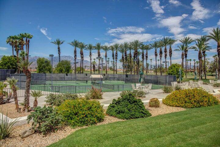 Palm Desert, CA 92211,272 Desert Falls DR