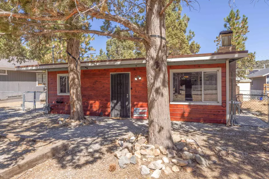 2155 6th LN, Big Bear City, CA 92314