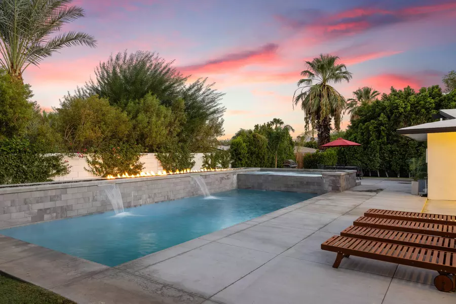 2460 N Avenida Caballeros, Palm Springs, CA 92262