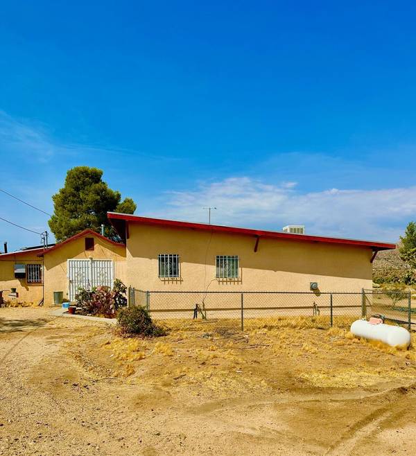 7990 Redden LN, Yucca Valley, CA 92284