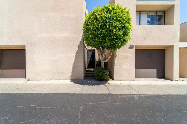 Palm Springs, CA 92262,414 W Village SQ