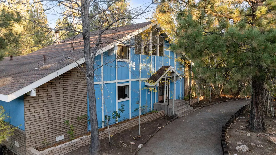 229 Oriole DR, Big Bear Lake, CA 92315