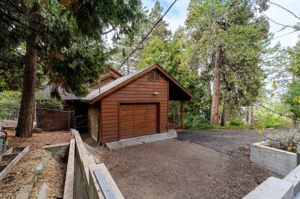 Idyllwild, CA 92549,52075 Acorn LN