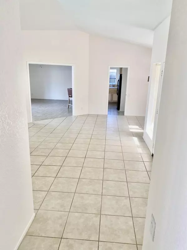 Palm Desert, CA 92260,40925 Sonata CT