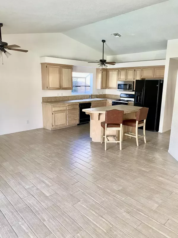 Palm Desert, CA 92260,40925 Sonata CT