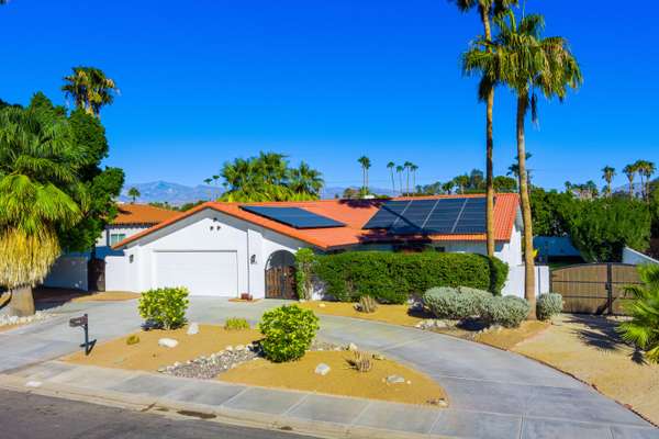 2750 E Vincentia RD, Palm Springs, CA 92262