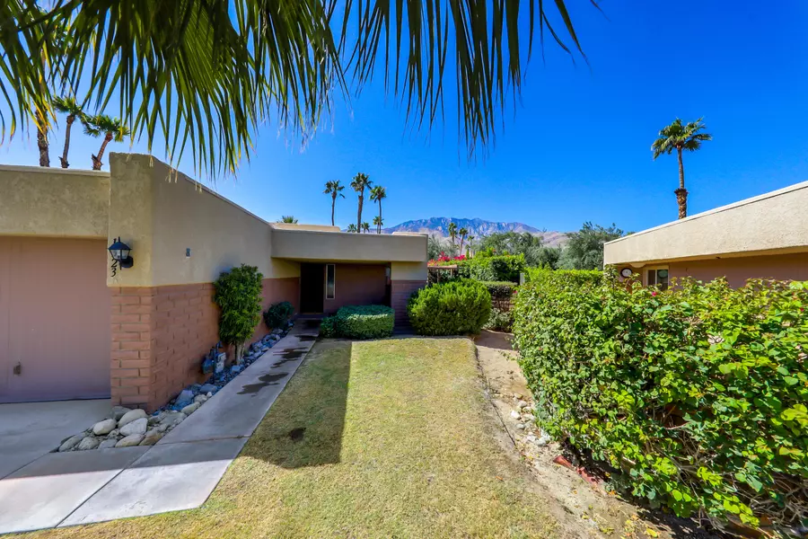 1323 Sunflower CIR, Palm Springs, CA 92262