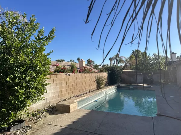 La Quinta, CA 92253,43880 Milan CT