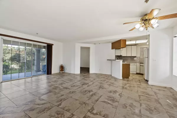 Palm Springs, CA 92264,2700 Lawrence Crossley RD #112