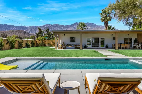 2220 Lawrence ST, Palm Springs, CA 92264