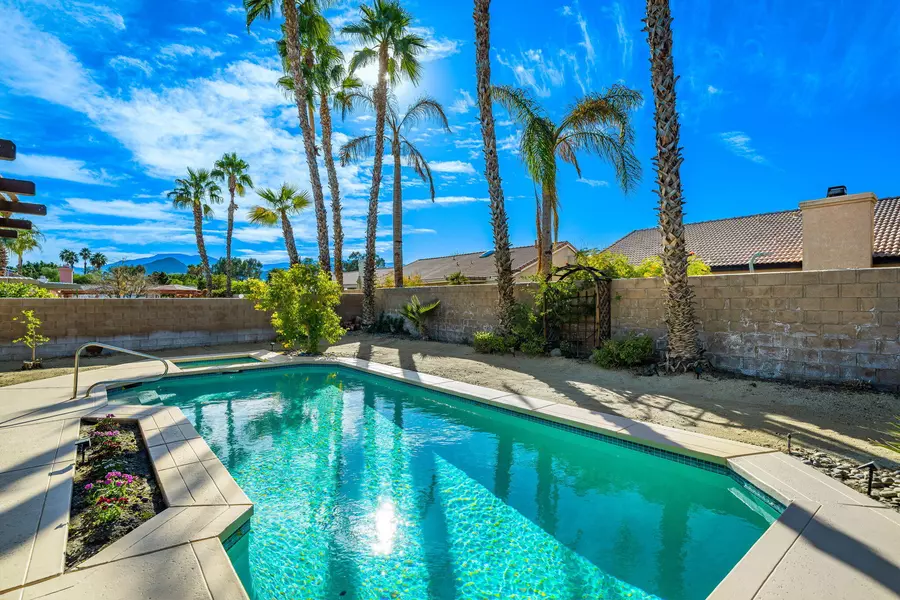 42589 Brighton ST, Palm Desert, CA 92211