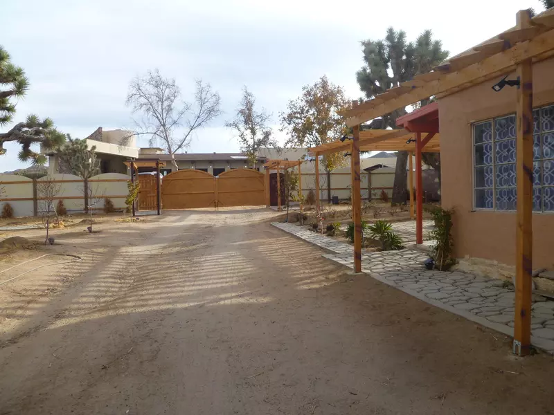 55414 Santa Fe TRL, Yucca Valley, CA 92284