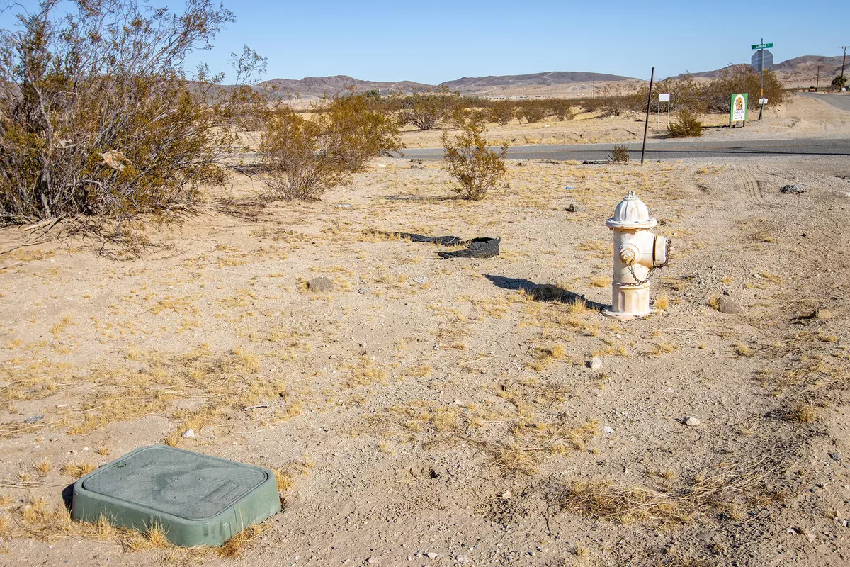 Joshua Tree, CA 92252,64876 Sun Mesa RD