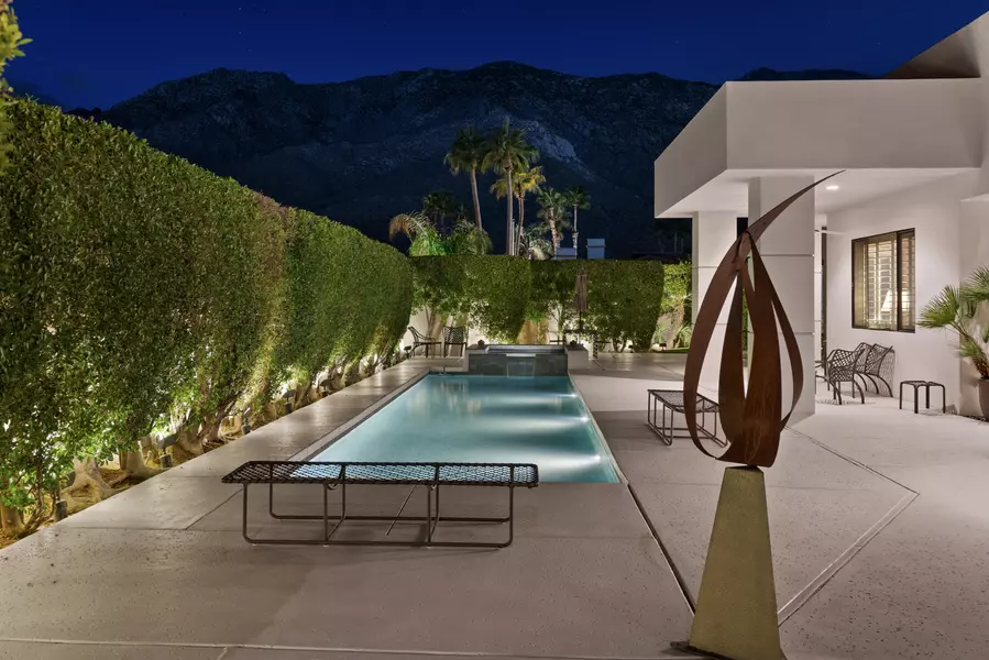 900 Dogwood CIR, Palm Springs, CA 92264