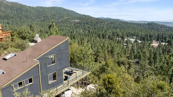 Idyllwild, CA 92549,25430 Fernleaf DR