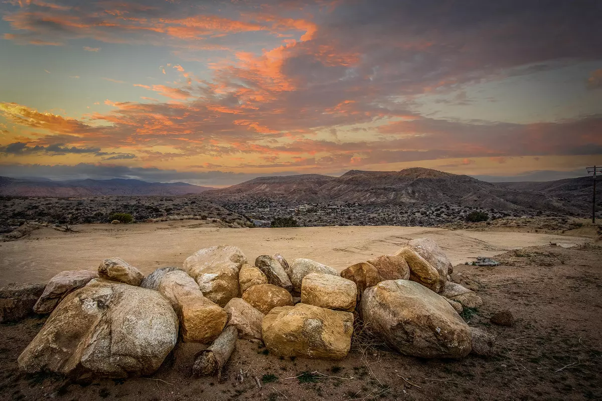 Pioneertown, CA 92268,109 Tom Mix RD